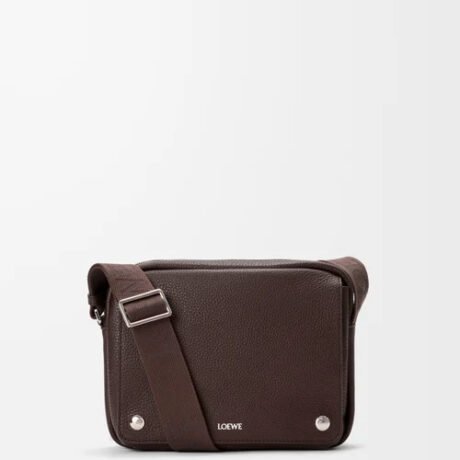 Medium Pebble Messenger Bag In Supple Grained Calfskin
